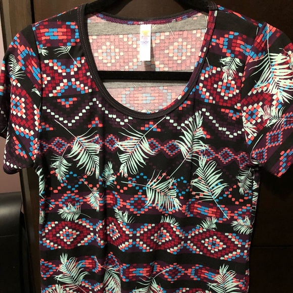 XS LuLaRoe Classic Tee - Picture 1 of 3